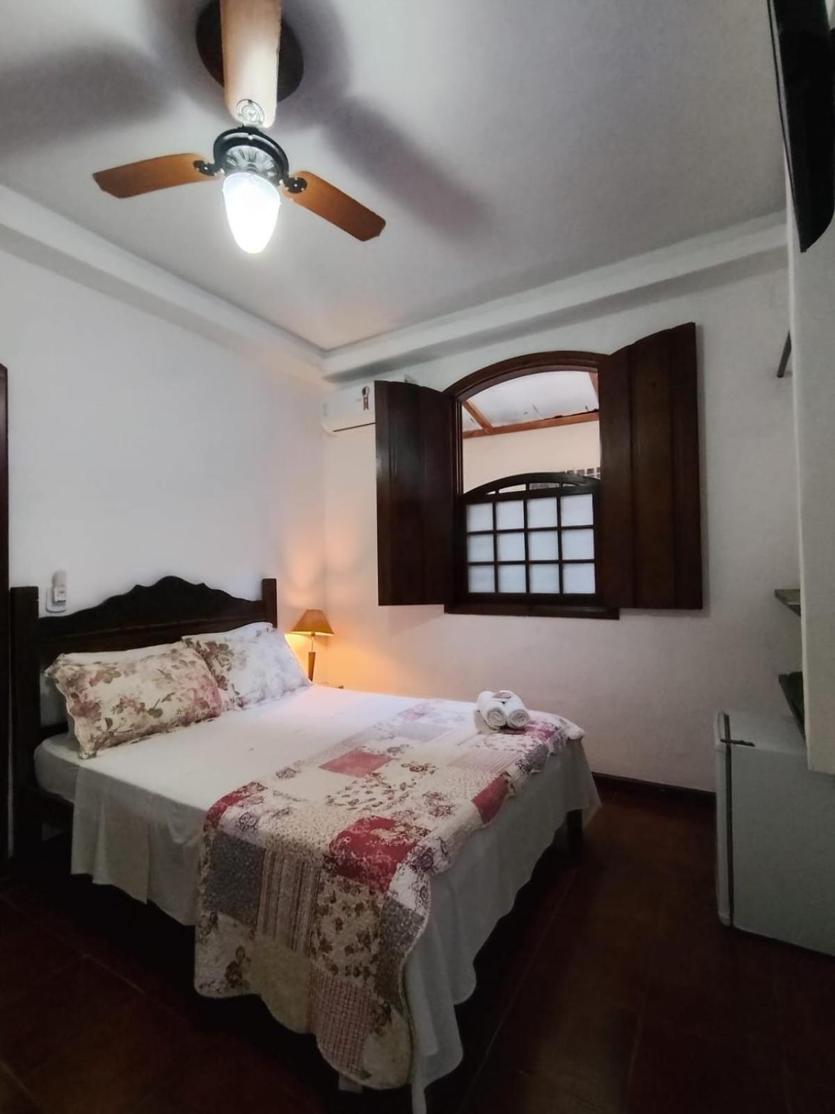 Quarto com Cama de Casal ou 2 de Solteiro e Vista